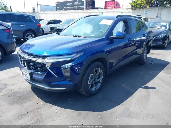 KL77LHE24RC215839 2024 CHEVROLET TRAX - Image 2