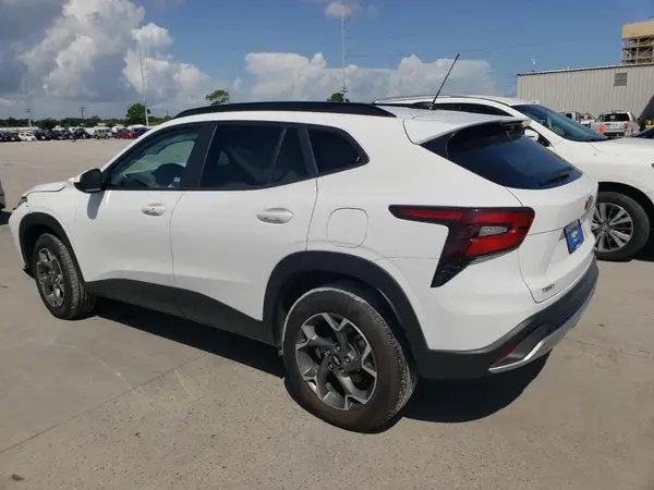 KL77LHE24RC224024 2024 CHEVROLET TRAX - Image 2