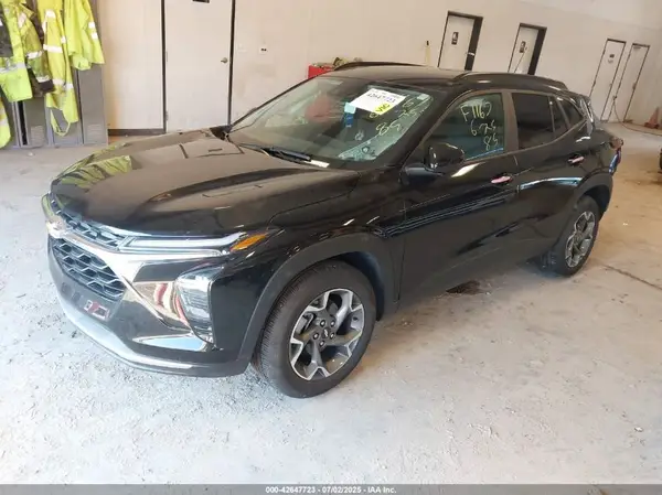 KL77LHE24RC243236 2024 CHEVROLET TRAX - Image 2