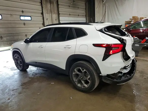 KL77LHE24RC244922 2024 CHEVROLET TRAX - Image 2