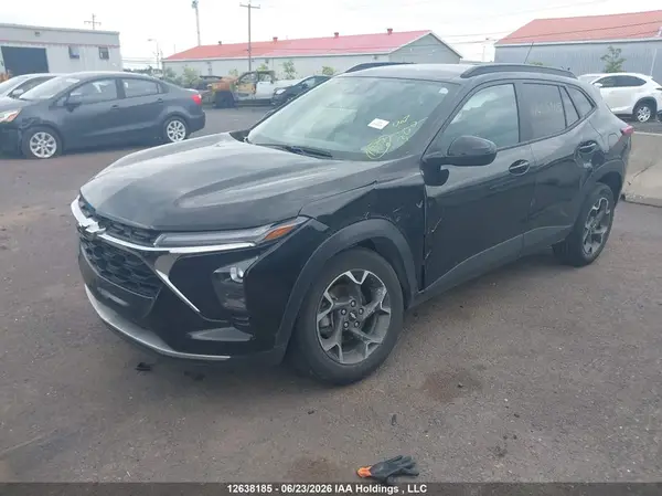 KL77LHE24SC038165 2025 CHEVROLET TRAX - Image 2