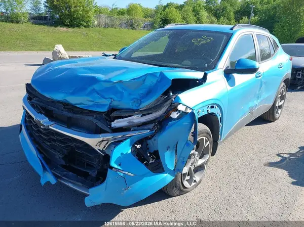 KL77LHE24SC133826 2025 CHEVROLET TRAX - Image 2