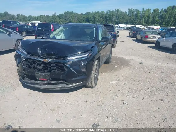 KL77LHE24SC161822 2025 CHEVROLET TRAX - Image 2