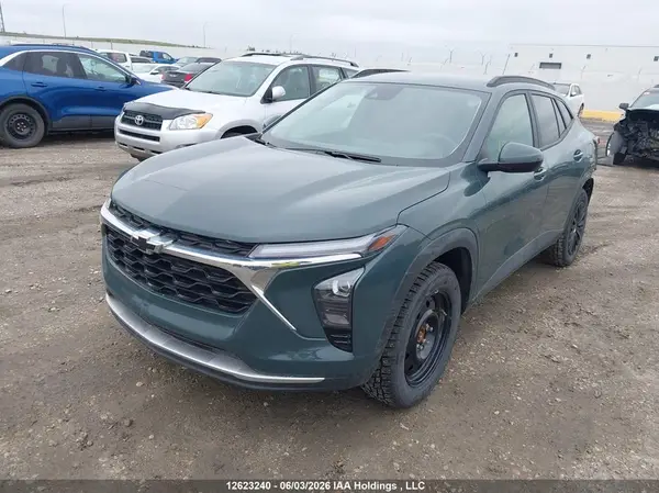 KL77LHE24SC196442 2025 CHEVROLET TRAX - Image 2