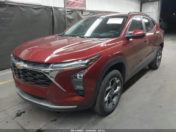 KL77LHE25RC010983 2024 CHEVROLET TRAX - Image 2