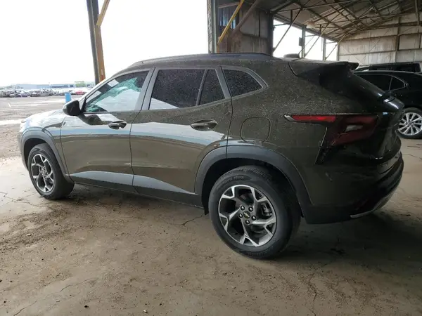 KL77LHE25RC028674 2024 CHEVROLET TRAX - Image 2
