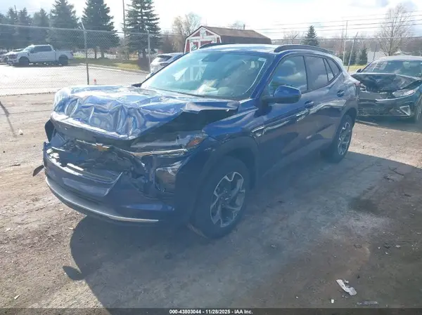 KL77LHE25RC048035 2024 CHEVROLET TRAX - Image 2
