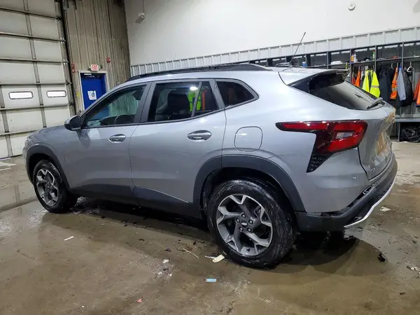 KL77LHE25RC059312 2024 CHEVROLET TRAX - Image 2