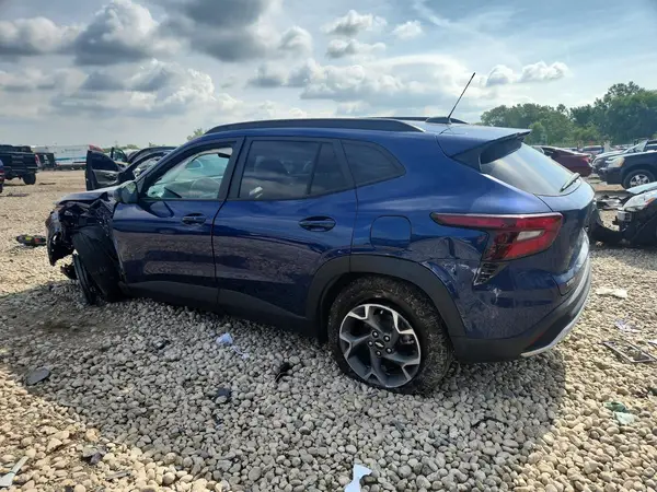 KL77LHE25RC081360 2024 CHEVROLET TRAX - Image 2