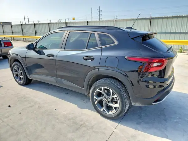 KL77LHE25RC083724 2024 CHEVROLET TRAX - Image 2