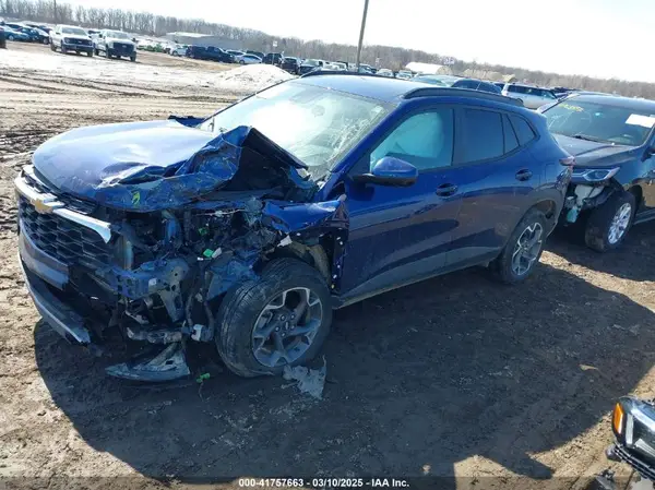 KL77LHE25RC098854 2024 CHEVROLET TRAX - Image 2