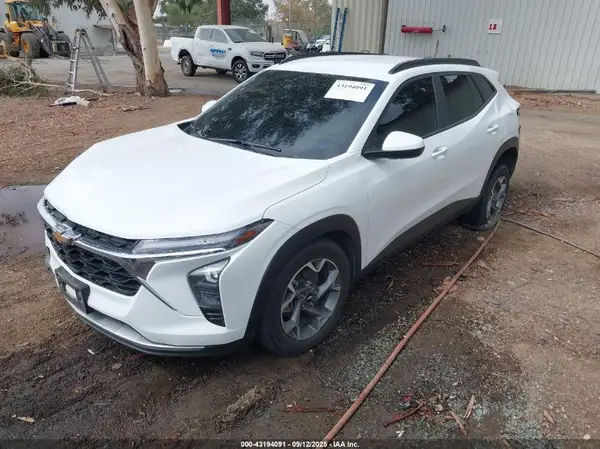KL77LHE25RC100859 2024 CHEVROLET TRAX - Image 2