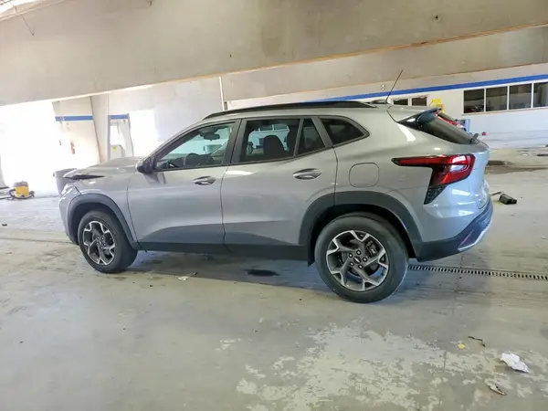 KL77LHE25RC101252 2024 CHEVROLET TRAX - Image 2