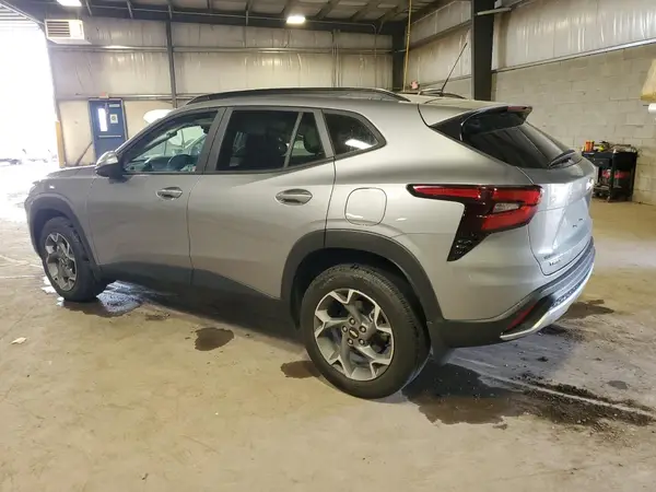 KL77LHE25RC106449 2024 CHEVROLET TRAX - Image 2