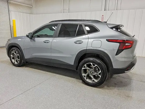 KL77LHE25RC172838 2024 CHEVROLET TRAX - Image 2