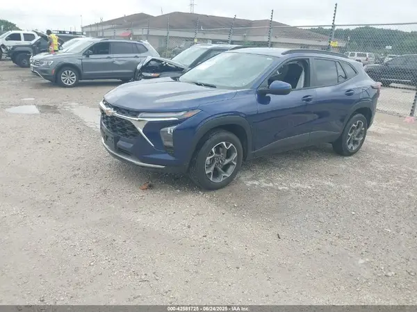 KL77LHE25RC214148 2024 CHEVROLET TRAX - Image 2
