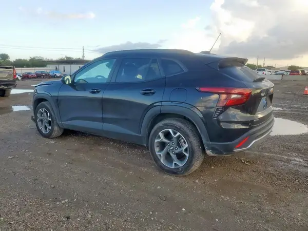 KL77LHE25RC216806 2024 CHEVROLET TRAX - Image 2