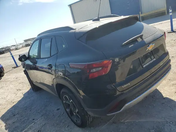 KL77LHE25RC220208 2024 CHEVROLET TRAX - Image 2