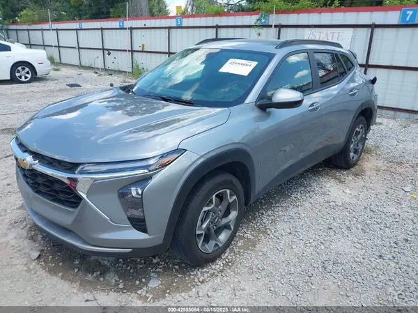 KL77LHE25RC222590 2024 CHEVROLET TRAX - Image 2