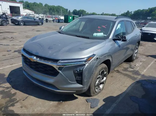KL77LHE25RC229412 2024 CHEVROLET TRAX - Image 2