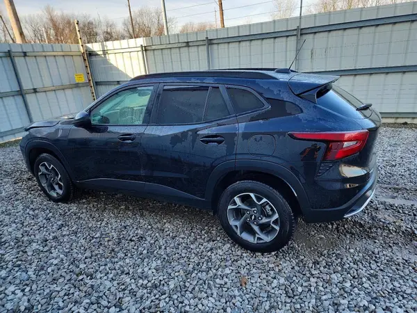 KL77LHE25RC235615 2024 CHEVROLET TRAX - Image 2