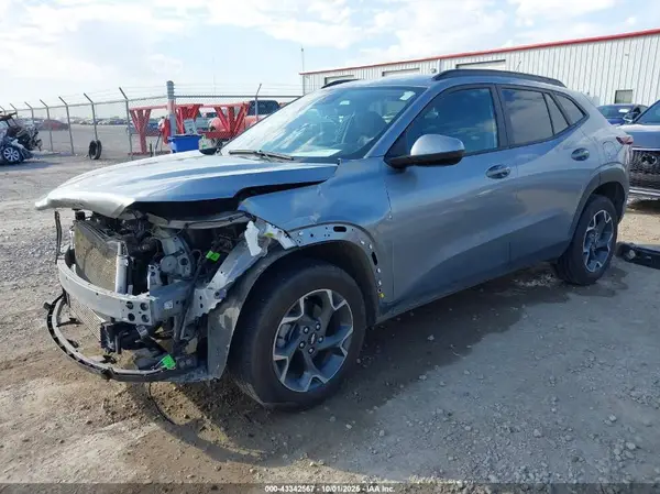 KL77LHE25RC236893 2024 CHEVROLET TRAX - Image 2