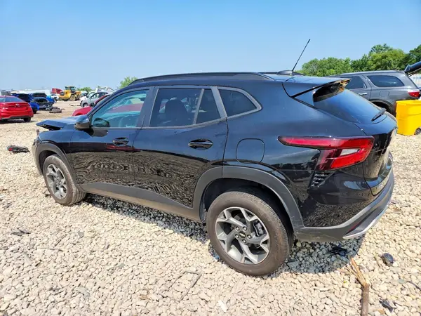KL77LHE25RC245416 2024 CHEVROLET TRAX - Image 2