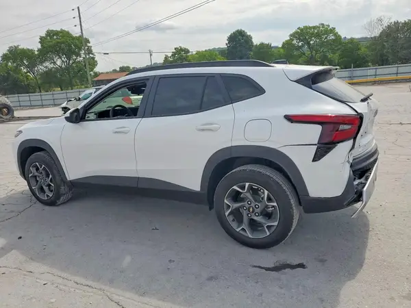 KL77LHE25RC246128 2024 CHEVROLET TRAX - Image 2