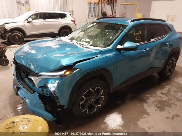 KL77LHE25SC280544 2025 CHEVROLET TRAX - Image 2