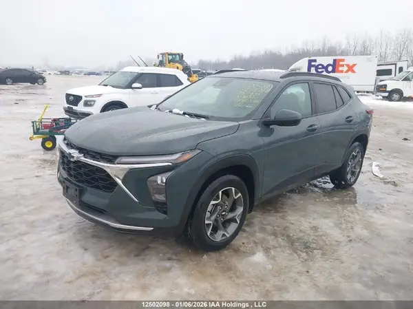 KL77LHE25SC311257 2025 CHEVROLET TRAX - Image 2