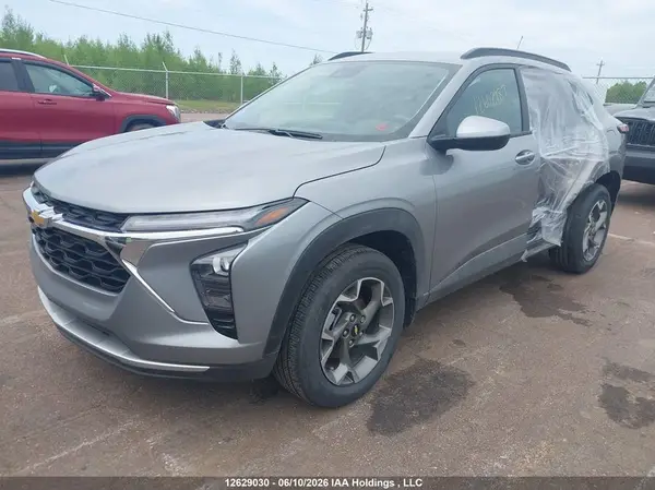 KL77LHE25TC024468 2026 CHEVROLET TRAX - Image 2