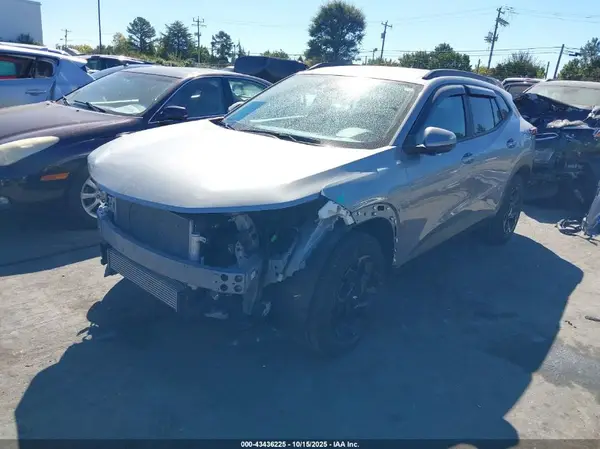 KL77LHE26RC015674 2024 CHEVROLET TRAX - Image 2