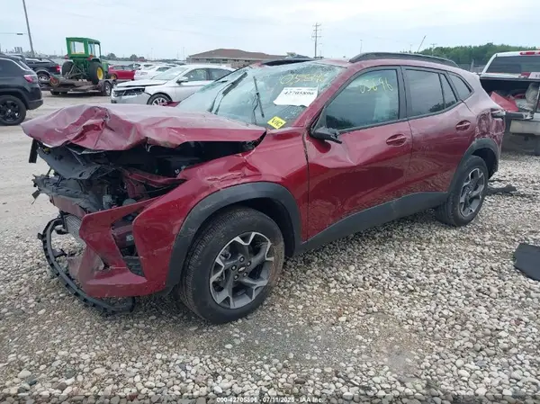 KL77LHE26RC036735 2024 CHEVROLET TRAX - Image 2