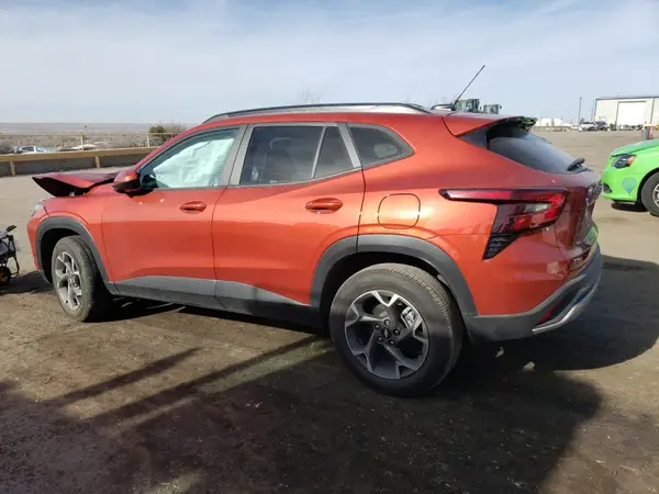 KL77LHE26RC038694 2024 CHEVROLET TRAX - Image 2