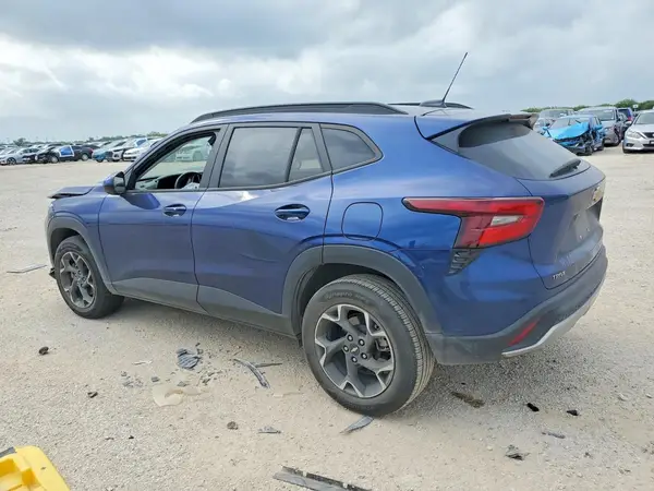 KL77LHE26RC040834 2024 CHEVROLET TRAX - Image 2