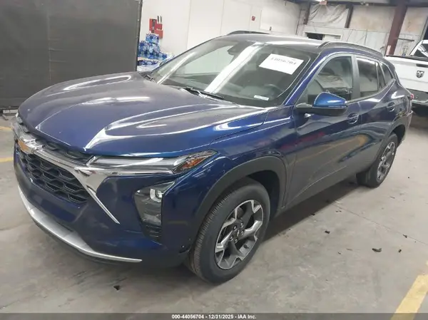 KL77LHE26RC046021 2024 CHEVROLET TRAX - Image 2