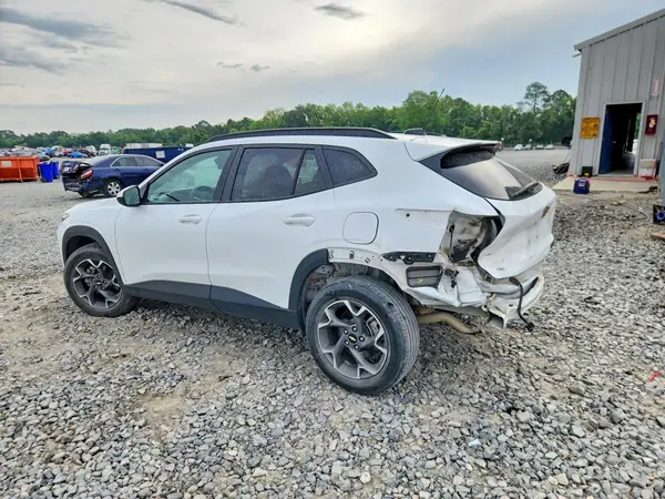 KL77LHE26RC083067 2024 CHEVROLET TRAX - Image 2