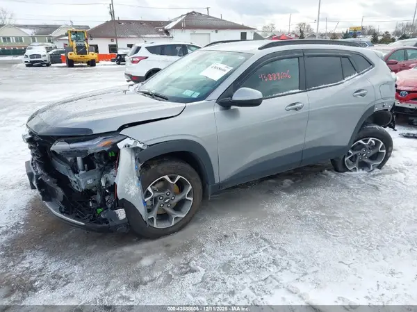 KL77LHE26RC101020 2024 CHEVROLET TRAX - Image 2