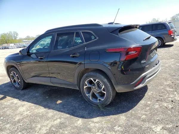 KL77LHE26RC123213 2024 CHEVROLET TRAX - Image 2