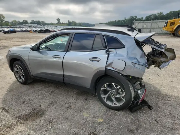 KL77LHE26RC129321 2024 CHEVROLET TRAX - Image 2