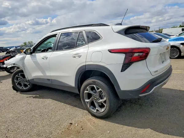 KL77LHE26RC131506 2024 CHEVROLET TRAX - Image 2