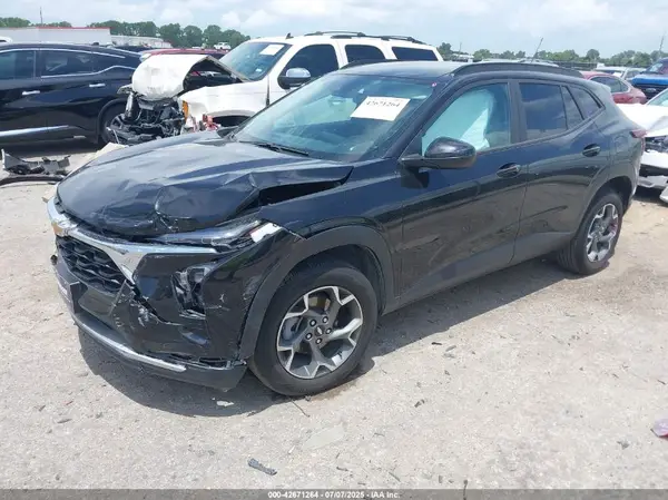 KL77LHE26RC133062 2024 CHEVROLET TRAX - Image 2