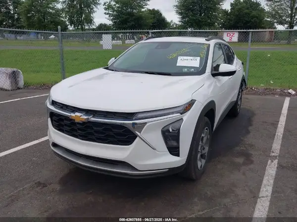 KL77LHE26RC154235 2024 CHEVROLET TRAX - Image 2