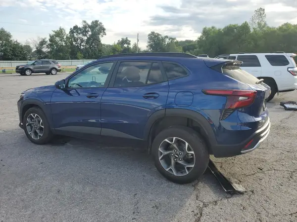 KL77LHE26RC163565 2024 CHEVROLET TRAX - Image 2
