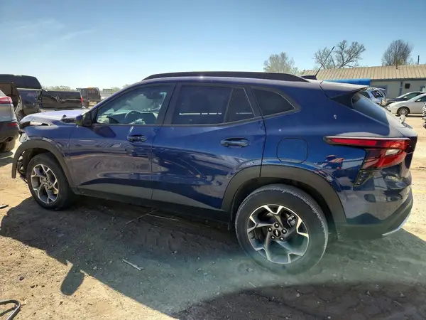 KL77LHE26RC169902 2024 CHEVROLET TRAX - Image 2