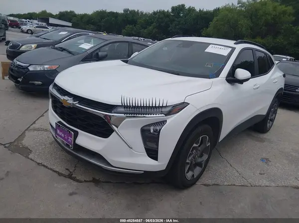 KL77LHE26RC174677 2024 CHEVROLET TRAX - Image 2