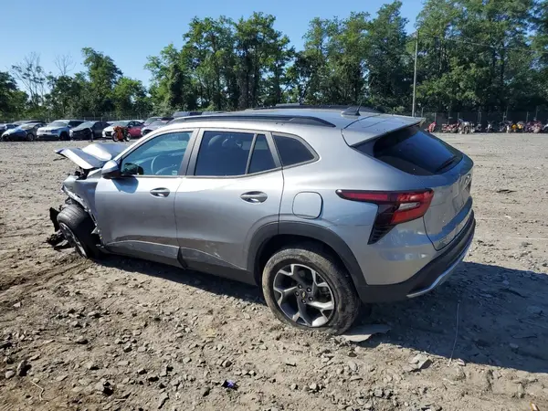 KL77LHE26RC212859 2024 CHEVROLET TRAX - Image 2