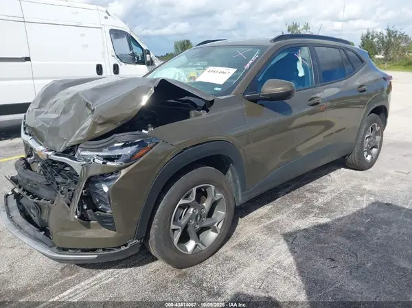 KL77LHE26RC214403 2024 CHEVROLET TRAX - Image 2