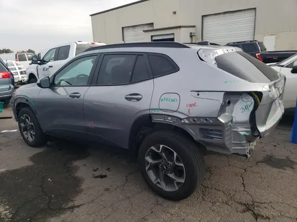 KL77LHE26RC230438 2024 CHEVROLET TRAX - Image 2