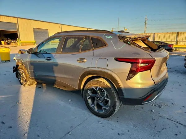 KL77LHE26RC237860 2024 CHEVROLET TRAX - Image 2